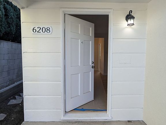 3rd image of 6208 & 6210 S Fairfax Ave #6208