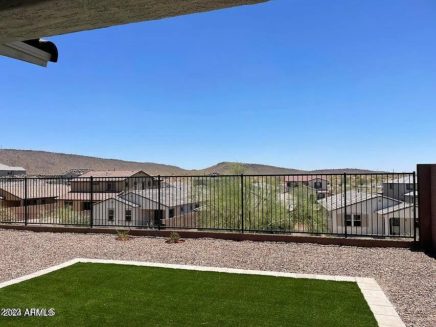3 bed, 2.0 bath, 1761 sqft, $2,600 — Photo 2