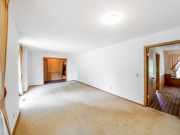 5th image of 4911 W Country Club Dr