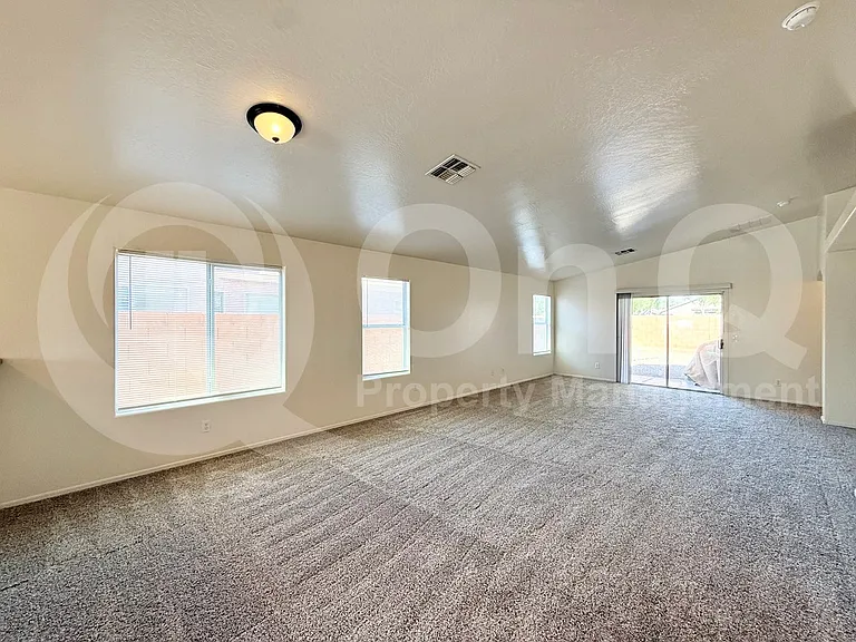 3425 S 95th Dr — Photo 5