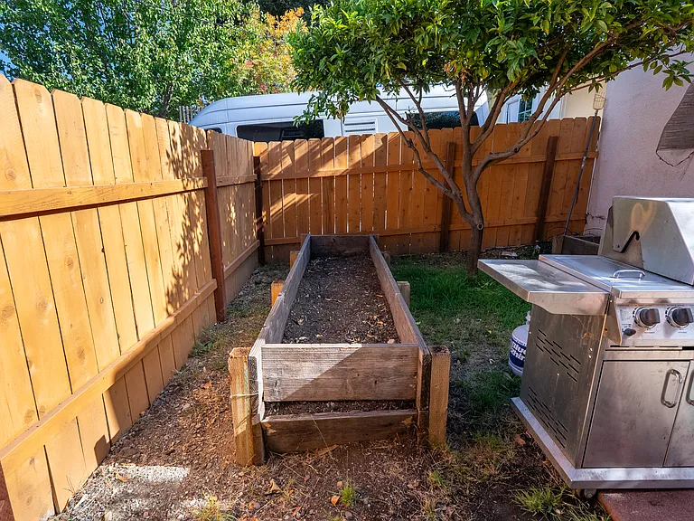 1310 Peach St — Photo 26