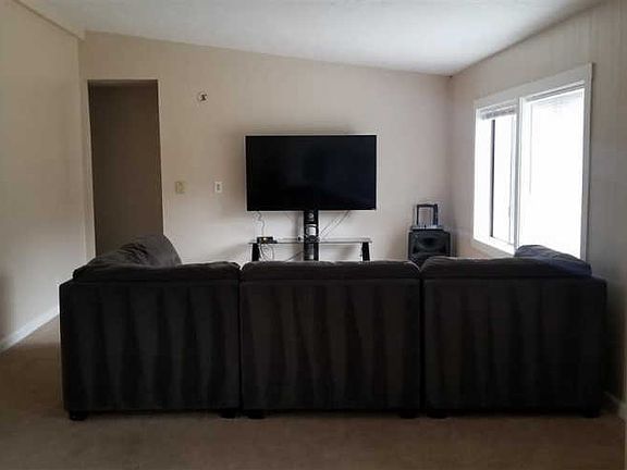 4th image of 100 Garden Dr