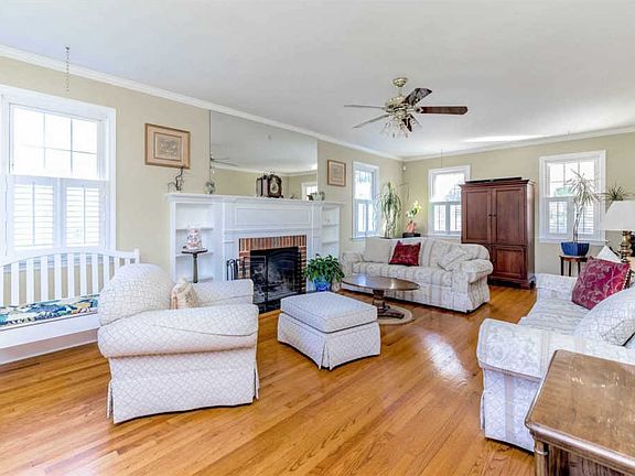 4th image of 17 Munson Pl