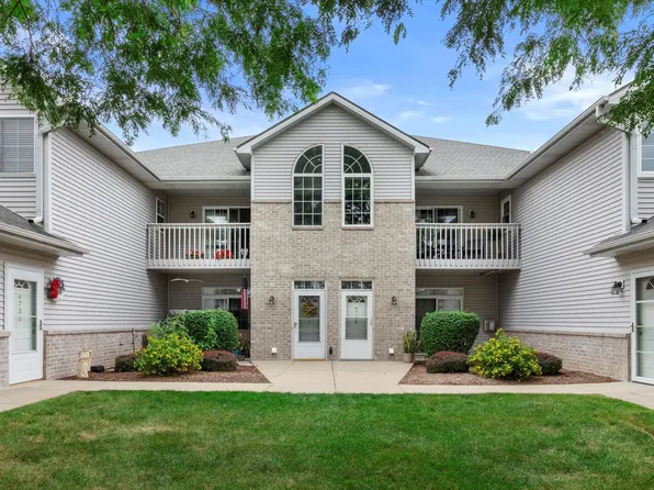 4738 West Maple Leaf CIRCLE, Greenfield, WI 53220
