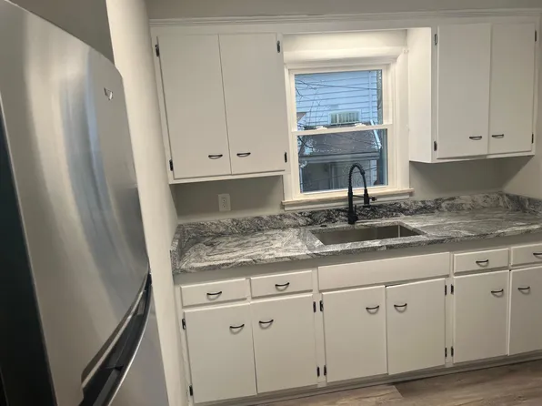 13766 Cedar Rd, University Heights, OH 44118