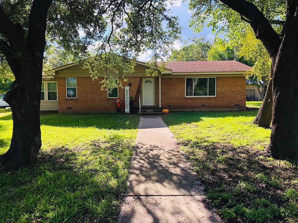 1st image of 300 Topeka Dr