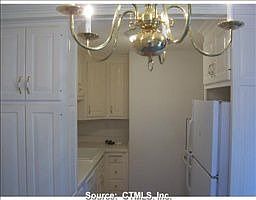 3rd image of 112 Hollister Way S