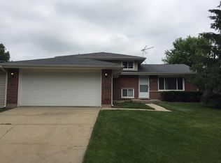 1816 Trail Ridge St, Arlington Heights, IL 60004