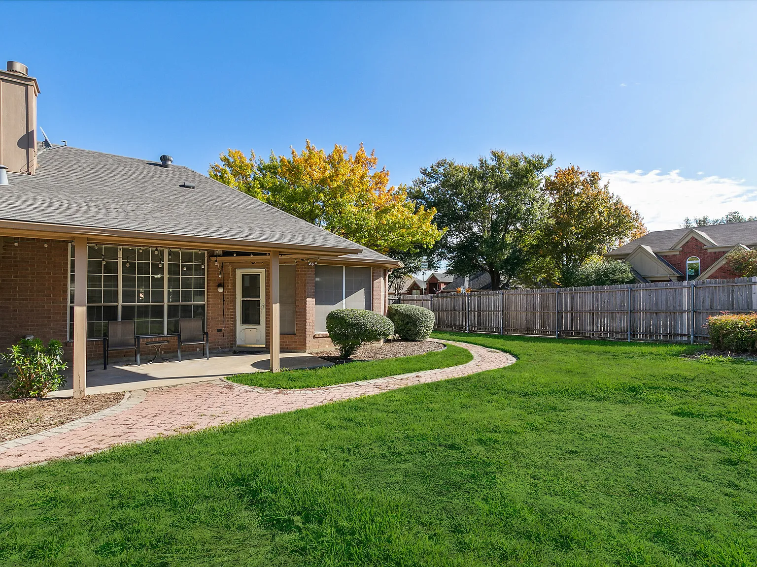 4 bed, 2211 sqft, $7,452 — Photo 2