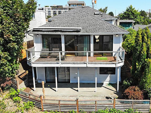 Privacy abounds. Two story views.