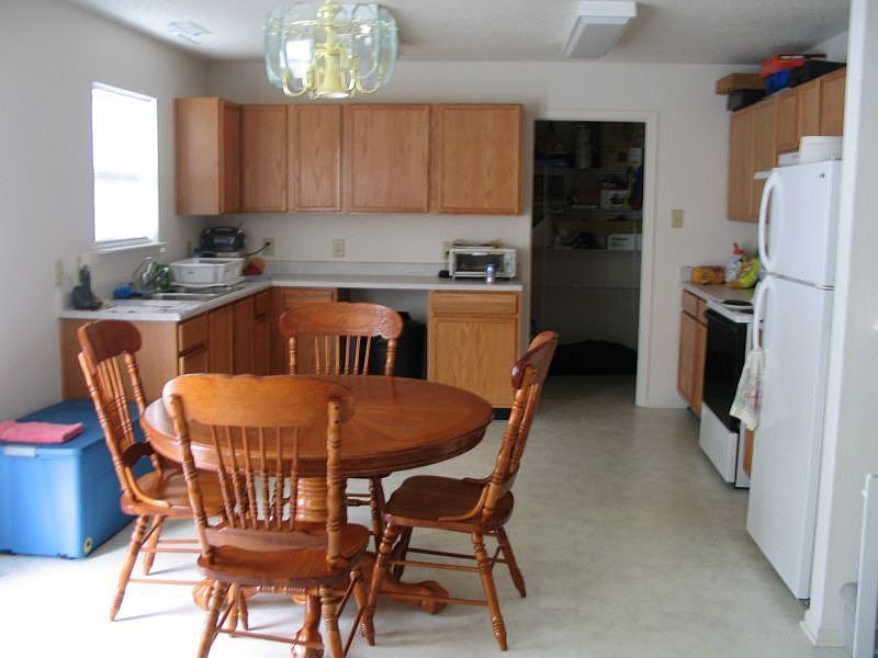 Large Eat-In Kitchen