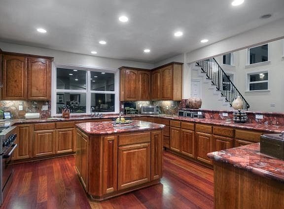 4th image of 1130 Barnes Ln