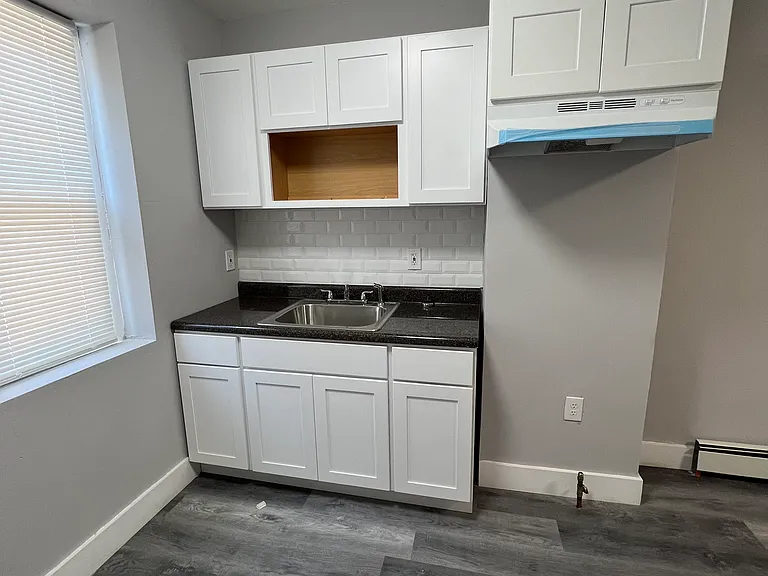 224 N Avondale St — Photo 2