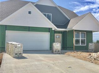 1000 Tarah Knolls Cir, Centerton, AR 72719