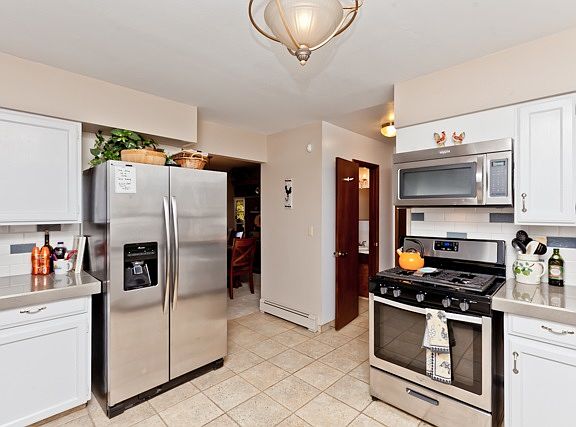 3rd image of 557 W Greenwood Dr