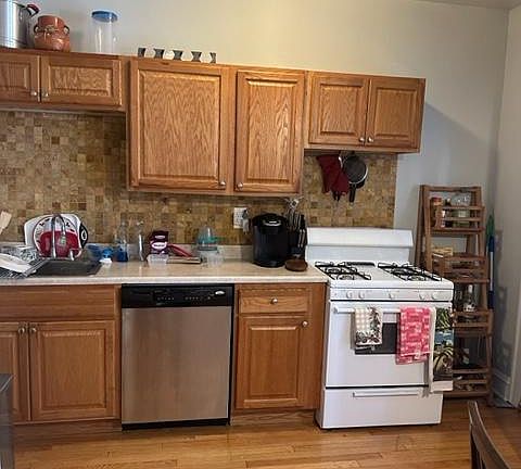 5th image of 1904 W Argyle St #1E