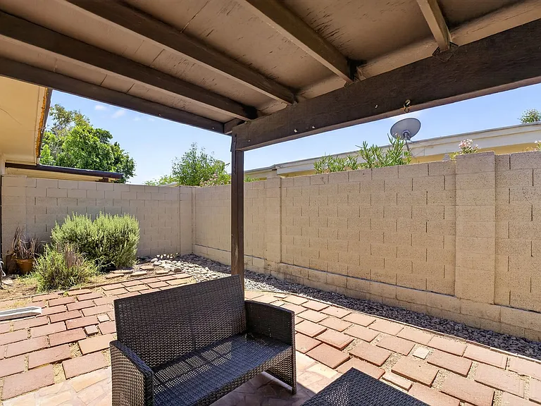 517 W Duke Dr — Photo 34