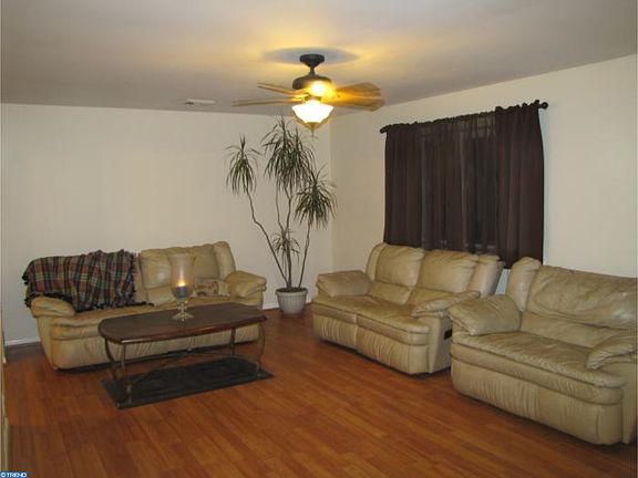 5th image of 310 Blackfoot Trl