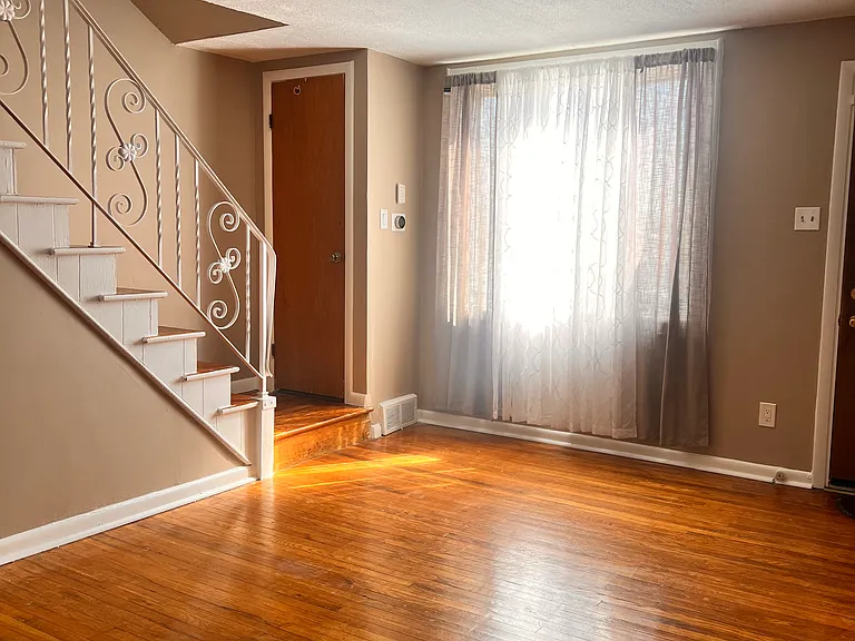 7565 Malvern Ave — Photo 2