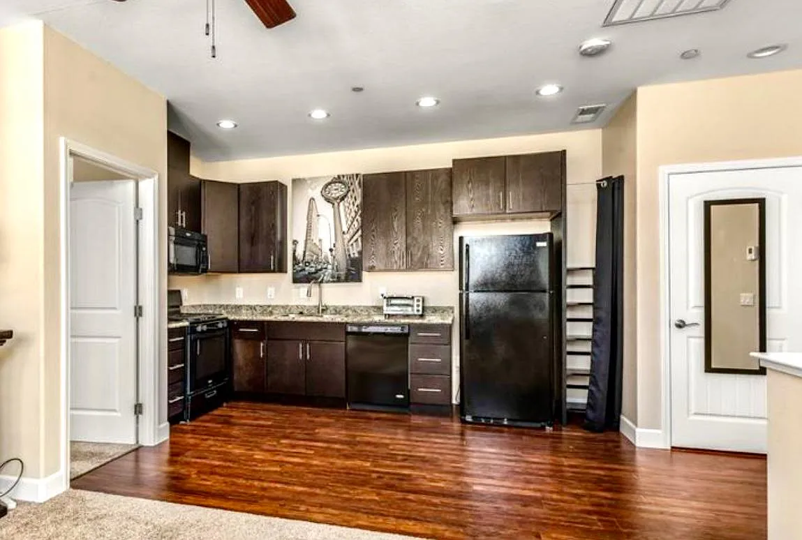 1 bed, 633 sqft, $2,100 — Photo 4