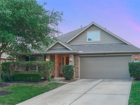 655 Oak Circle Dr E, Conroe, TX 77301