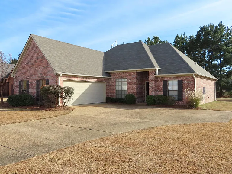 408 Kirkwood Dr — Photo 1