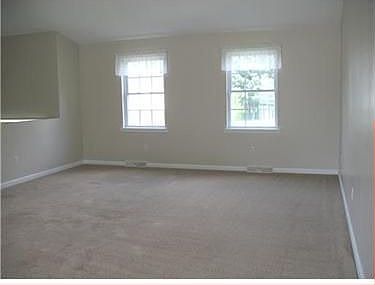5th image of 100 Camelot Dr