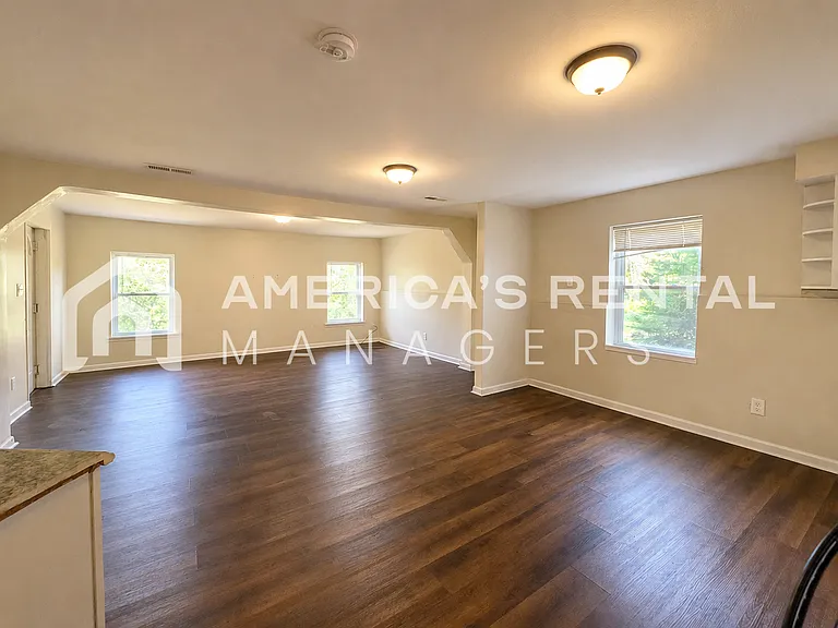 609 Quebec Dr — Photo 10