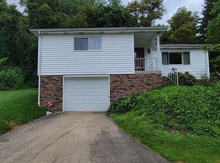637 Woodland Rd, Morgantown, WV 26501