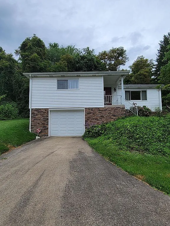 637 Woodland Rd photo 1