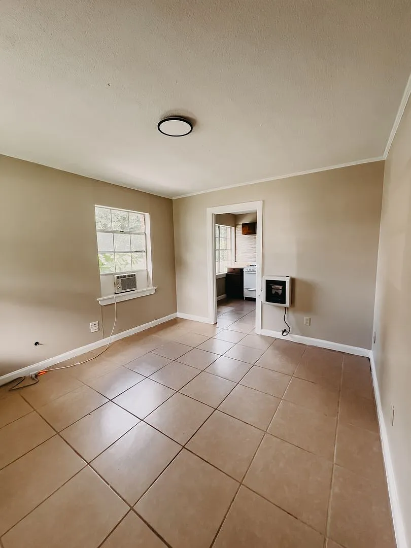 1 Bedroom Duplex — Photo 3