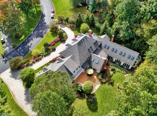 425 Devonshire Dr, Franklin Lakes, NJ 07417