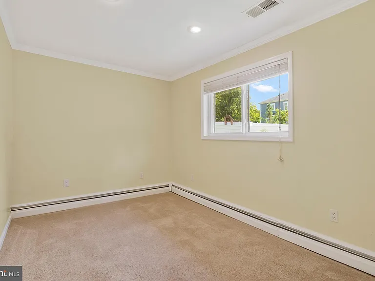 304 Patrick St SW — Photo 10