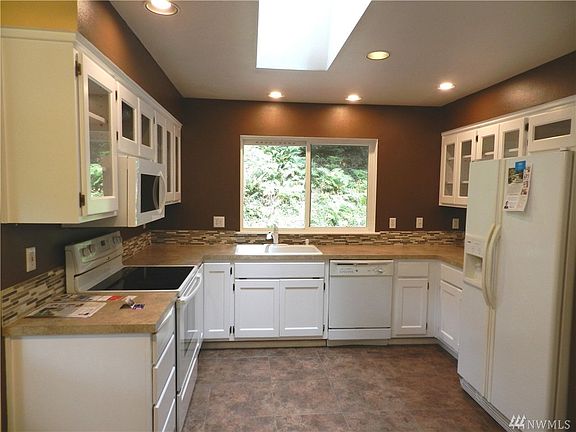 4th image of 77 Polo Park Dr