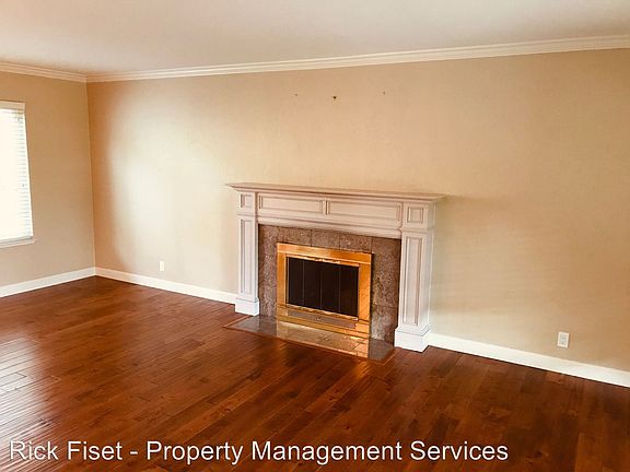 4th image of 42 Horseshoe Ct