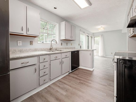4th image of 2978 Bismark Dr