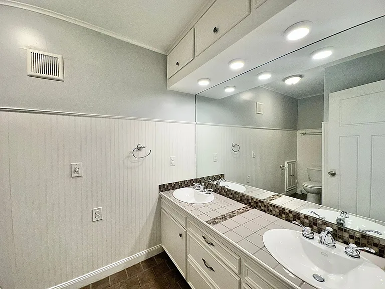 802 Hamvasy Ln — Photo 36