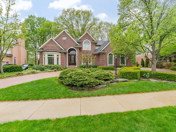 16646 Brooklane Blvd, Northville, MI 48168