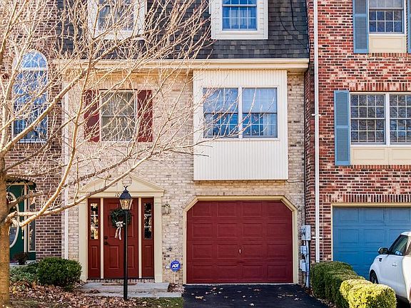 2nd image of 1018 Lindsay Ln
