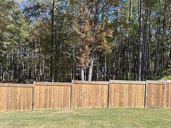3rd image of 185 Stone Creek Dr