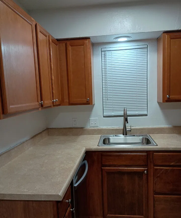 2 bed, 1000 sqft, $1,300 — Photo 3