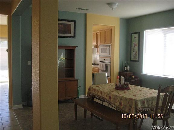 2nd image of 201 Honeybell Ct