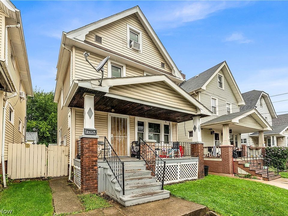 1st image of 3056 W 104th St