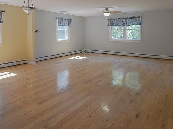 3rd image of 156 Eastern Ave
