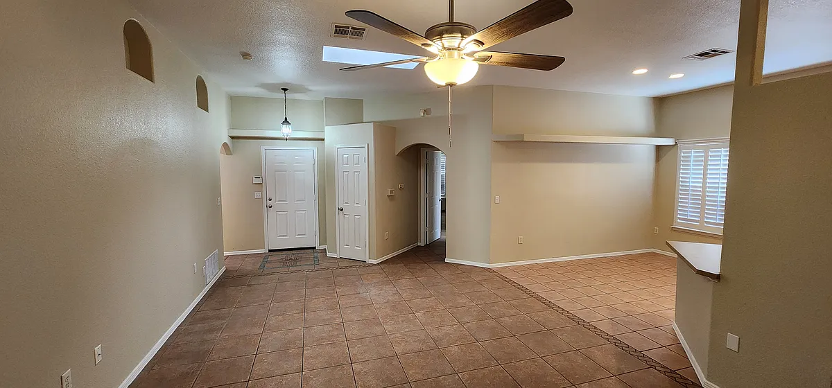Building Photo - 675 Cedardale Loop