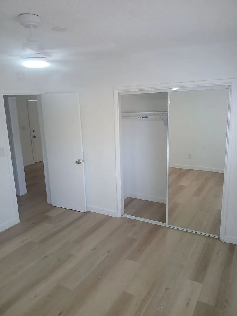 610 Hyde Park Blvd — Photo 3