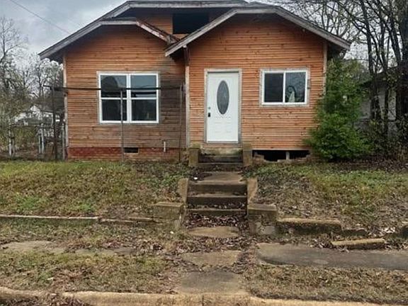 2nd image of 1020 Laurel St