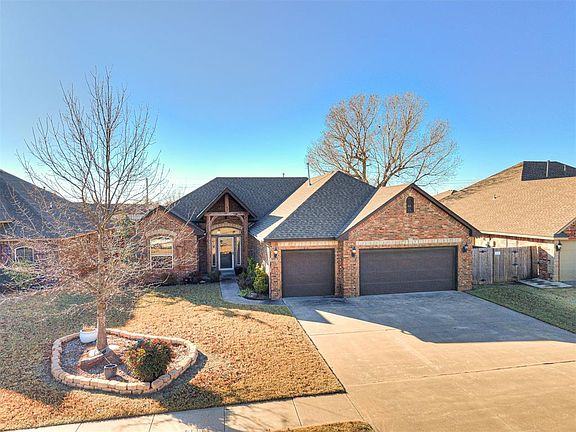 2nd image of 720 Carol Ann Pl