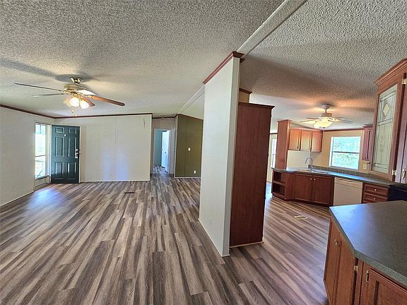 3rd image of 111 Lakeside Woods Dr