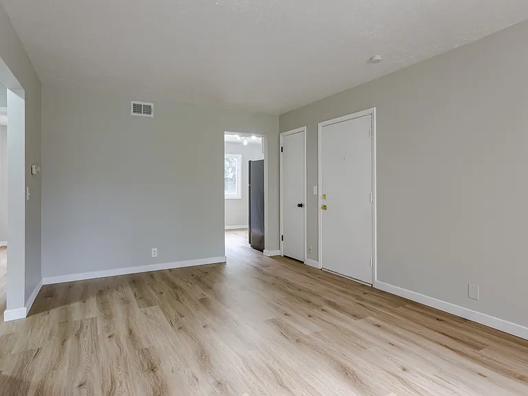 4715 Davenport St #7 — Photo 5